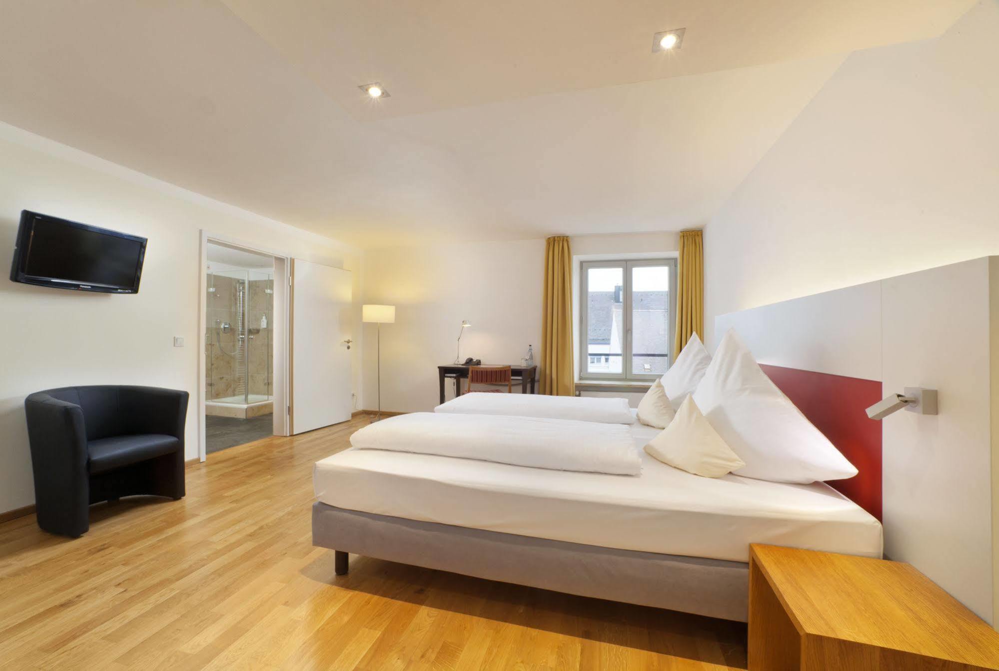 אוטובוירן Akzent Brauerei Hotel Hirsch מראה חיצוני תמונה