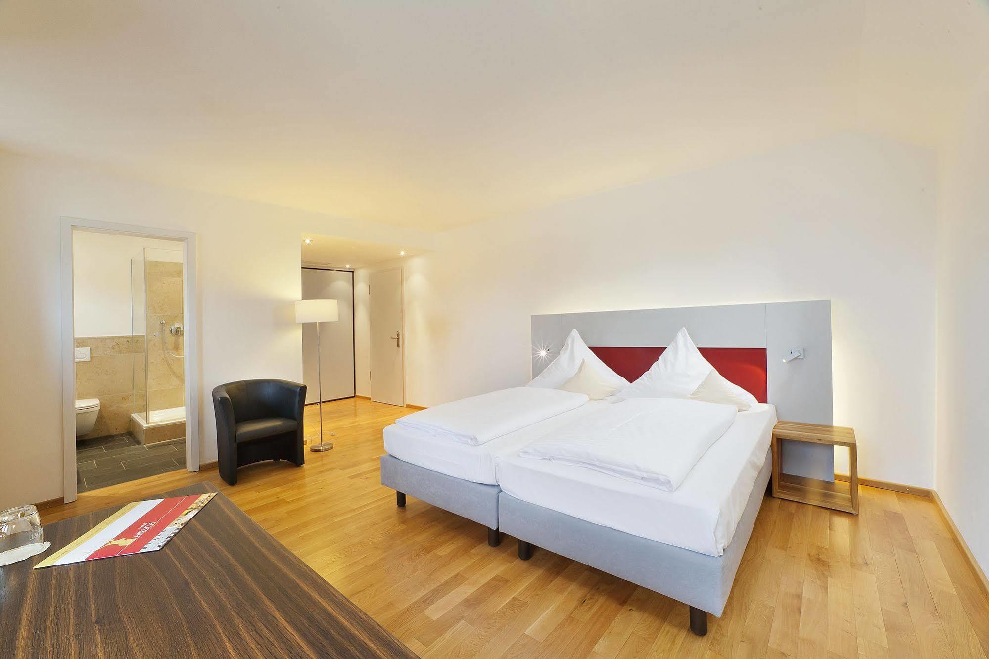 אוטובוירן Akzent Brauerei Hotel Hirsch מראה חיצוני תמונה