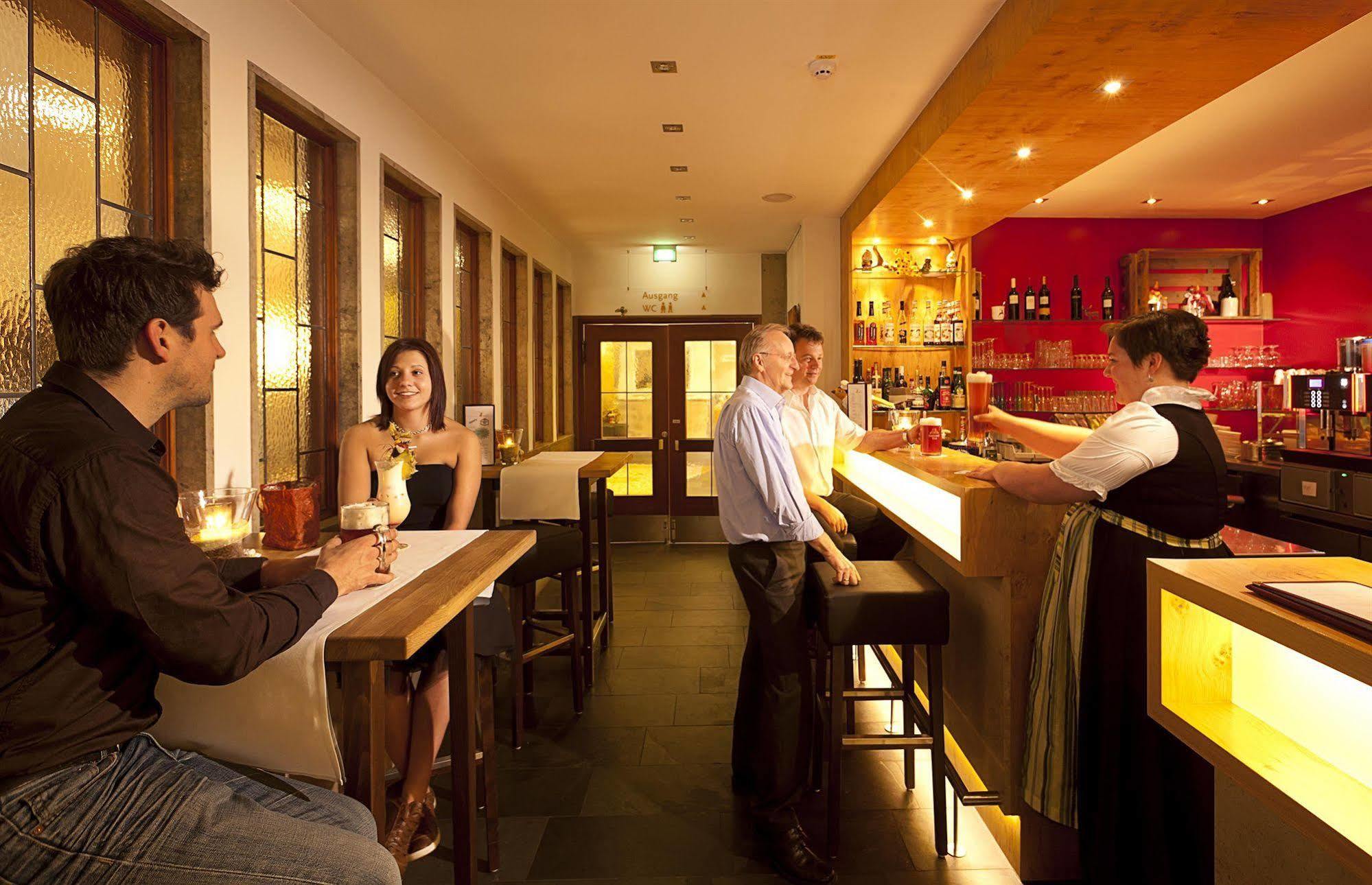 אוטובוירן Akzent Brauerei Hotel Hirsch מראה חיצוני תמונה