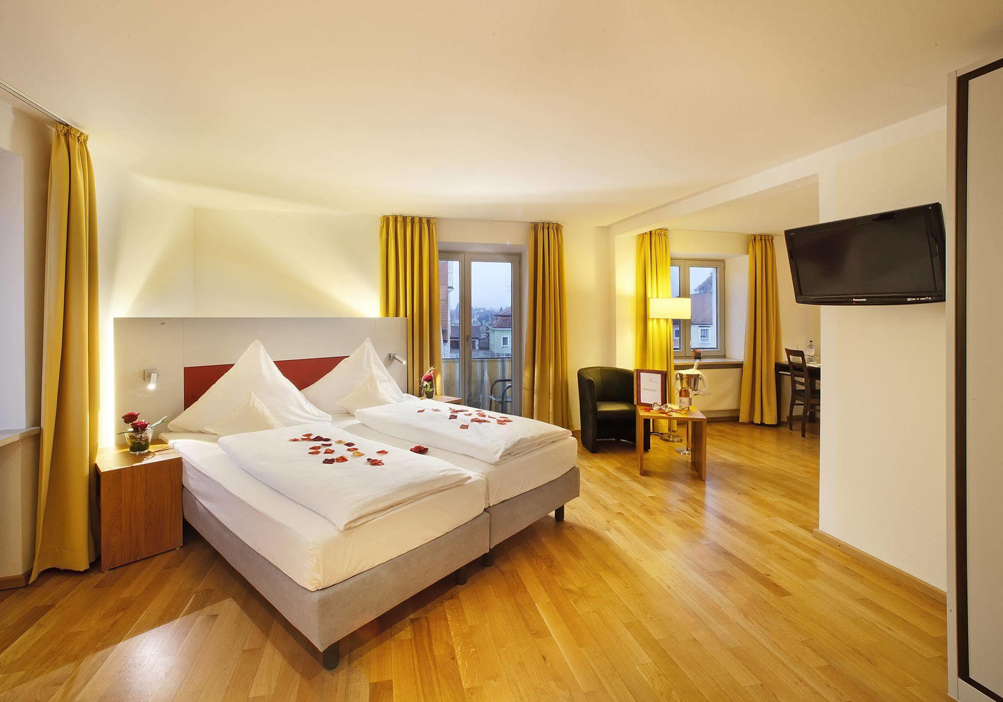 אוטובוירן Akzent Brauerei Hotel Hirsch מראה חיצוני תמונה