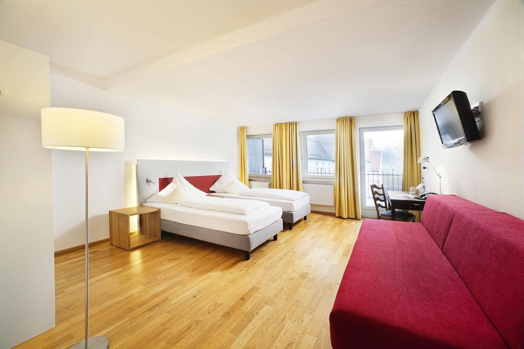 אוטובוירן Akzent Brauerei Hotel Hirsch מראה חיצוני תמונה