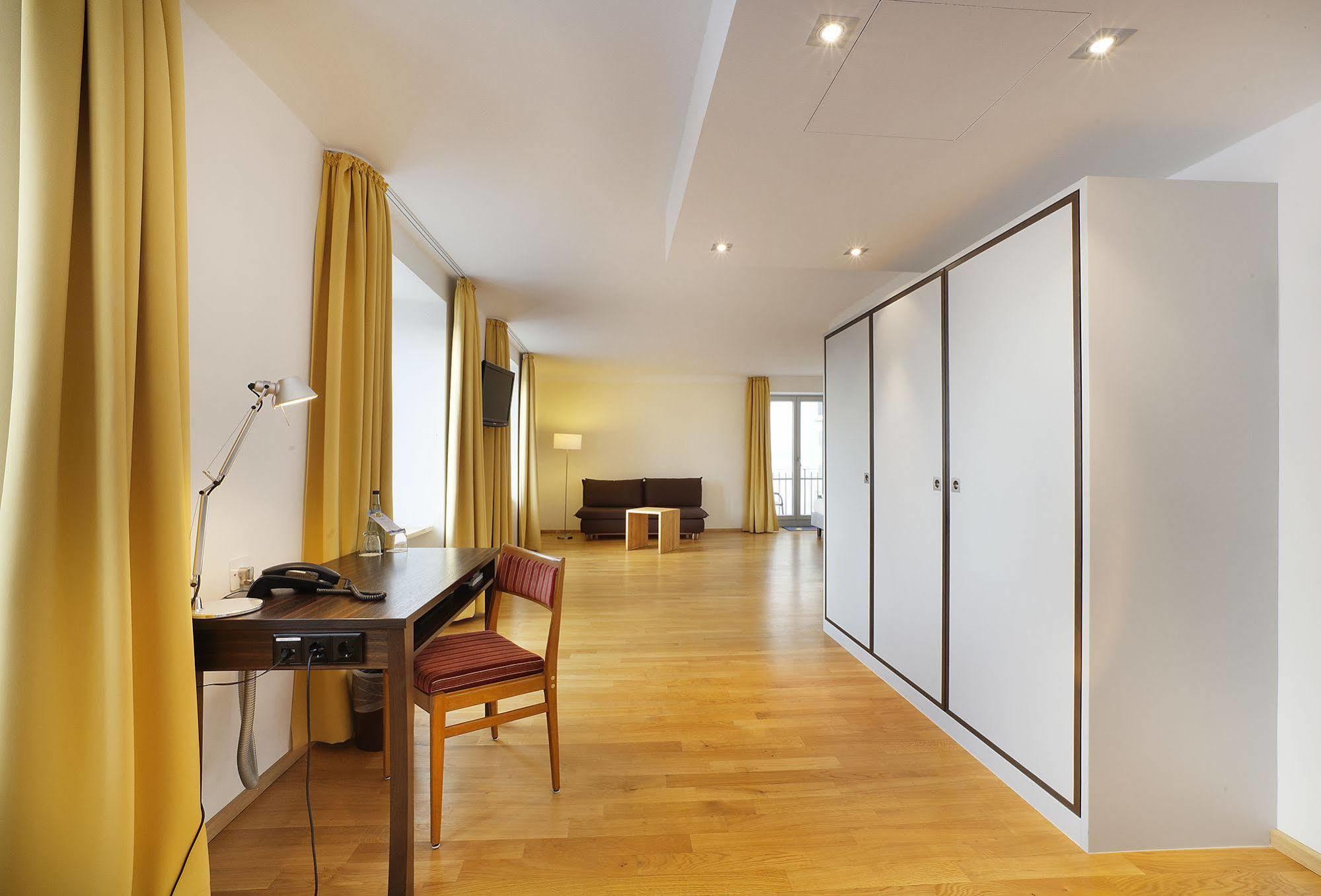 אוטובוירן Akzent Brauerei Hotel Hirsch מראה חיצוני תמונה